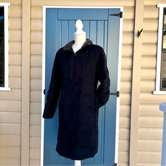 L.L.Bean women's black goose down quilted coat with a faux fur collar Size M - Picture 2 of 9